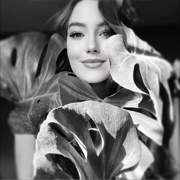 Meet your posher, Amanda - Picture 2 of 6